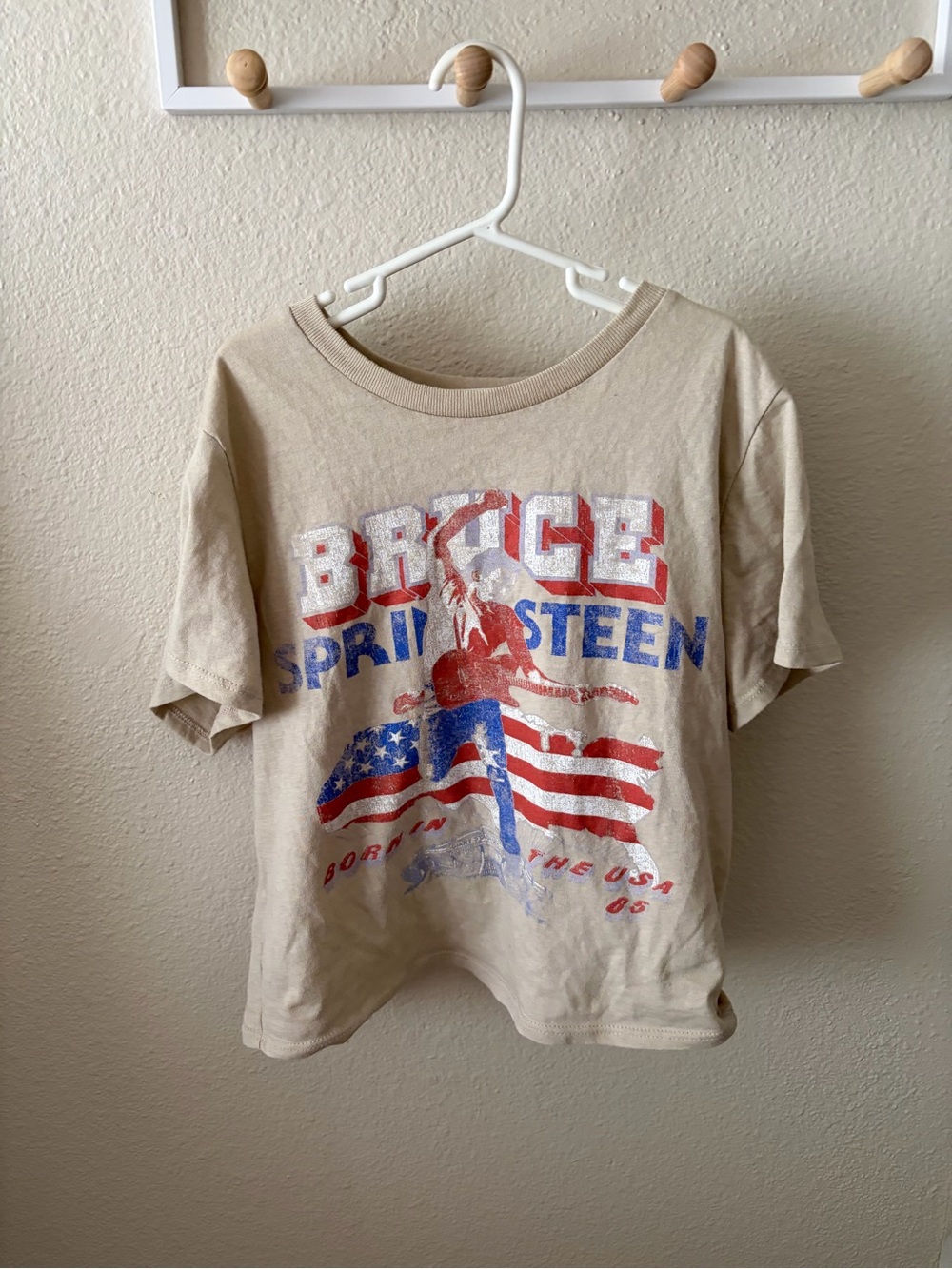 Beige Cropped Graphic Tee with Red & Blue Print